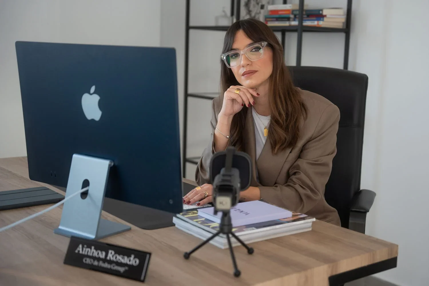 Ainhoa Rosado en su oficina en Fedra Agency